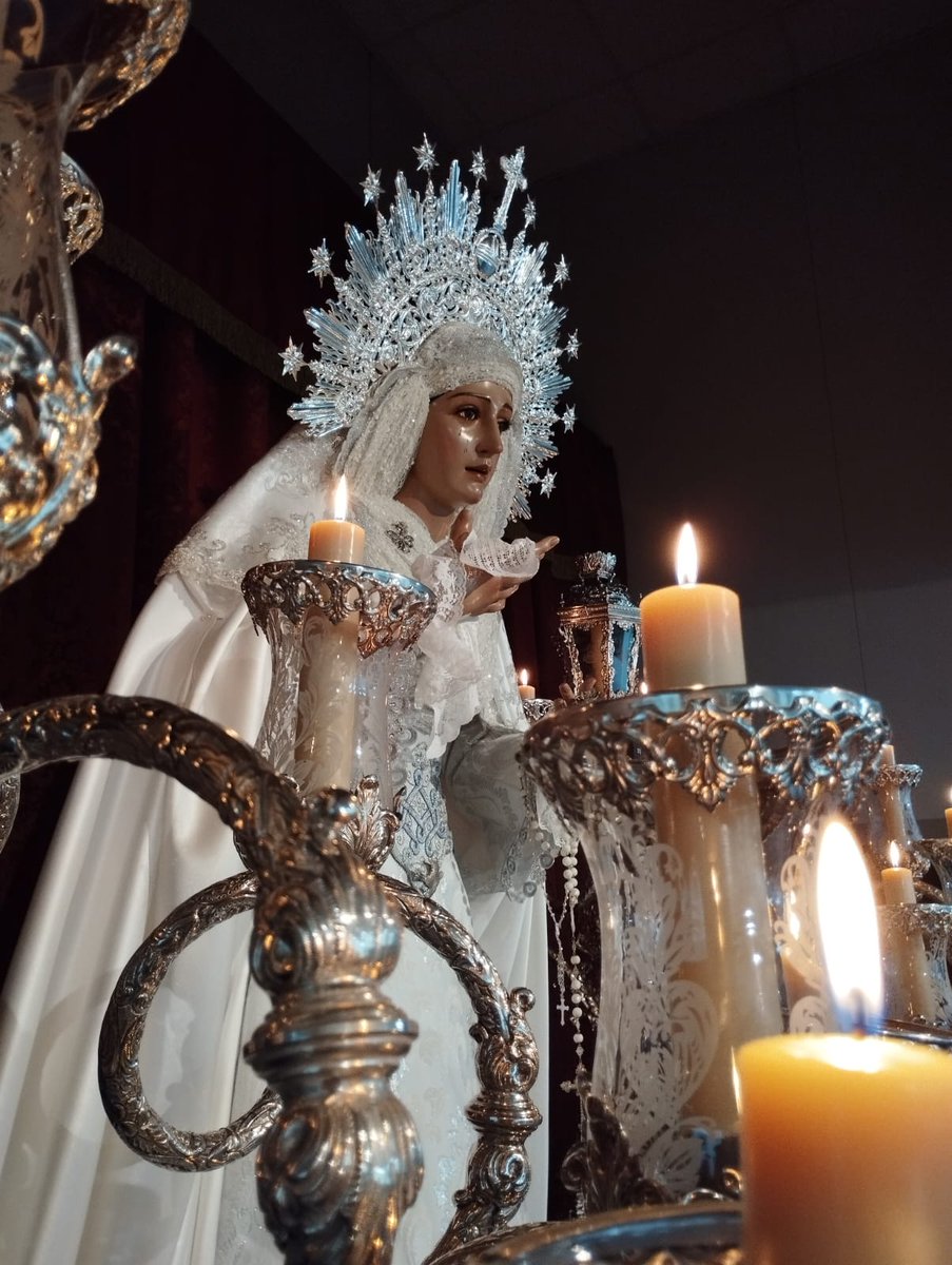 AgrupTresCaidas's tweet photo. A falta del adorno floral María Santísima de la Paz ya está ataviada en su Altar de Cultos. https://t.co/oJDIgXCdsq