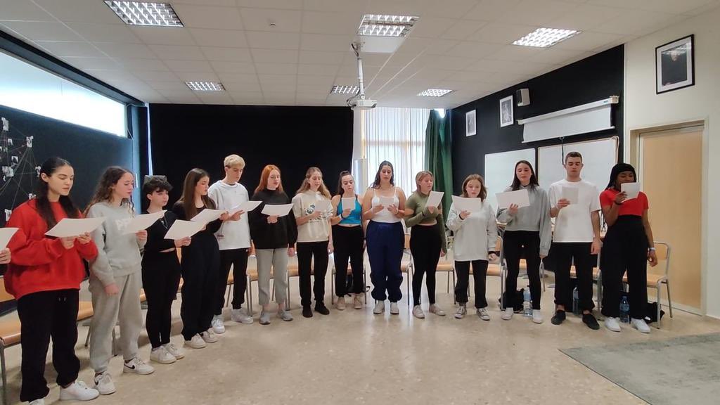 L’alumnat de #1rdebatxillerat #escènic ha estat a Madrid visitant la #PlazaMayor, el #MercadodeSanFernando i fent un #Workshop de teatre, cant, jazz i claqué amb l’equip del Víctor Ullate