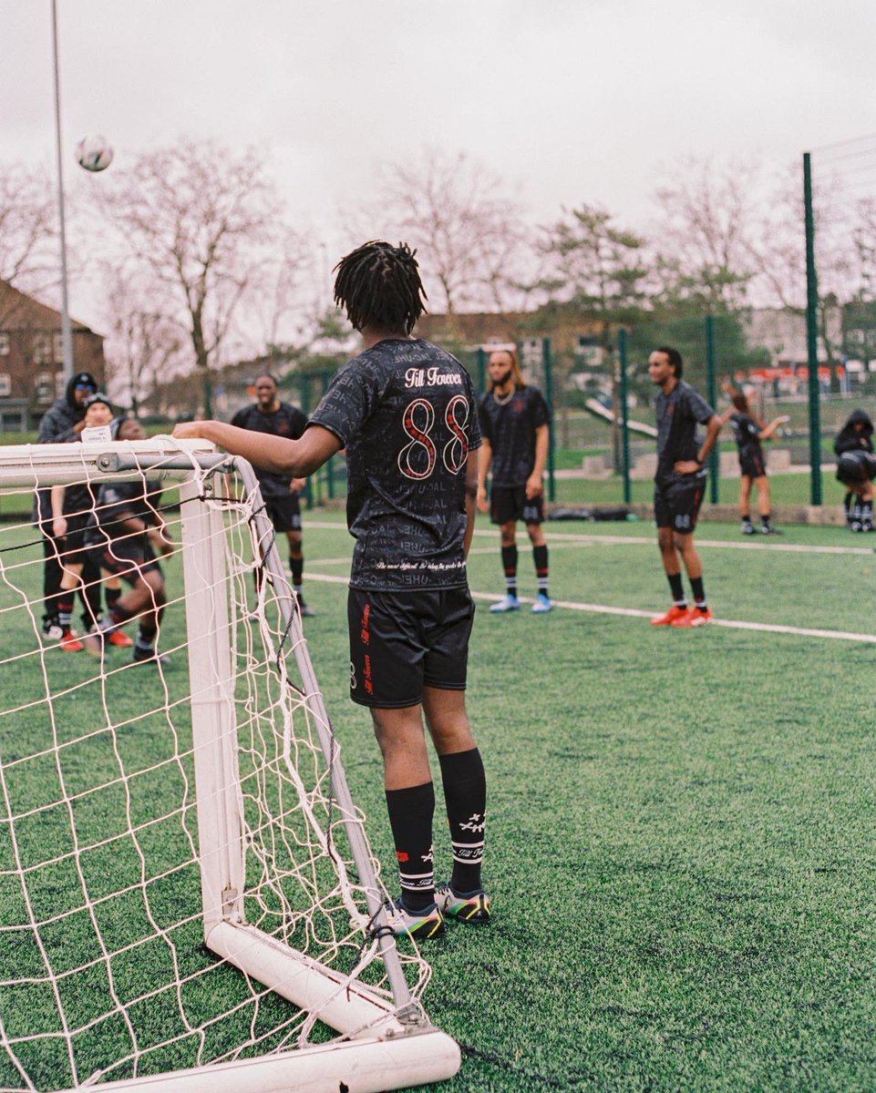 EMAY4K's tweet image. JEHUCAL X @emiratesfacup 

Teamed up with @emiratesfacup to design a limited edition official Jehucal FA Cup football kit 

This collab holds a special place in my heart, reminiscing the Sunday mornings driving to games with my father 

Till Forever