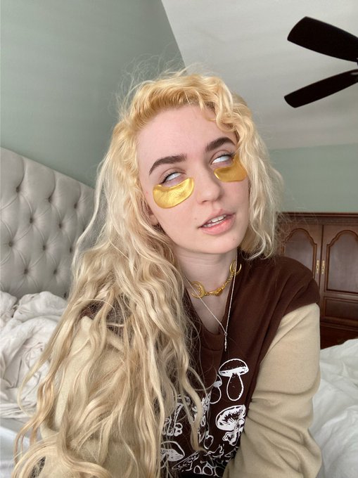 ☀️🍄 https://t.co/kfNNtkEQ2R