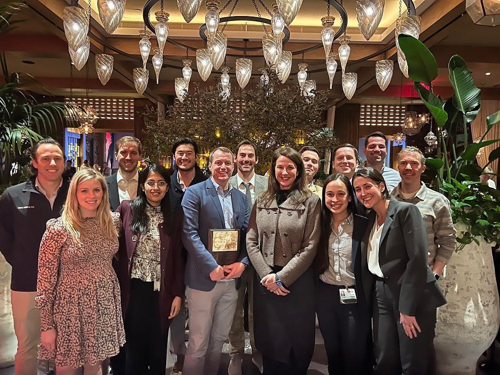 Huge thank you to Dr. Jason Souza for joining us as our PSF visiting professor. A full day of inspirational lectures on limb salvage and osseointegrated implants, cadaver lab, dinner, and water slides (slide 4)
.
.
#acapsedu #plasticsurgery #psf #limbsal… instagr.am/p/CnzxCxVJ6j4/