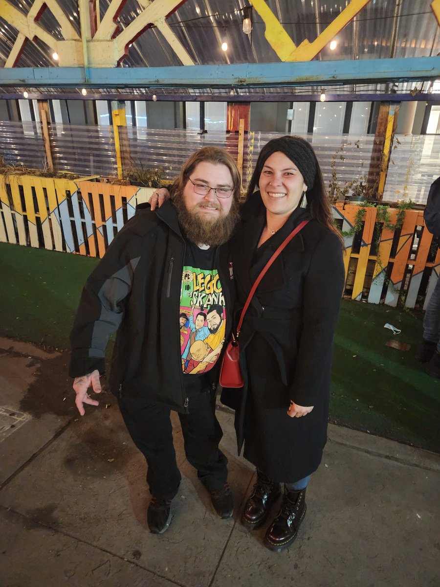 AndrewCulp8's tweet image. Got to meet some of my comedy favorites last night at the LOS show. Was an amazing show and the other fans were great to hang with!  @bigjayoakerson @luisjgomez @thelevfershow @ChristineMEvans