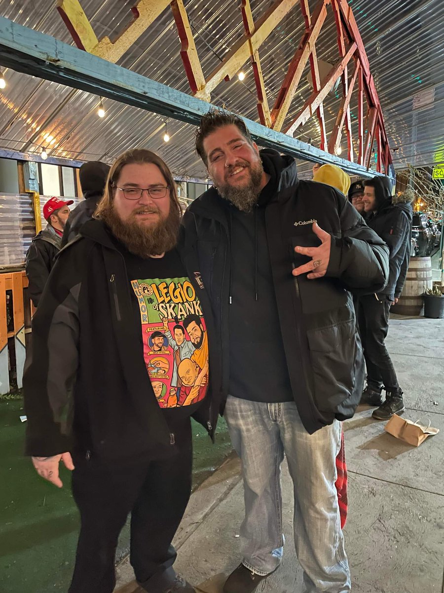 AndrewCulp8's tweet image. Got to meet some of my comedy favorites last night at the LOS show. Was an amazing show and the other fans were great to hang with!  @bigjayoakerson @luisjgomez @thelevfershow @ChristineMEvans