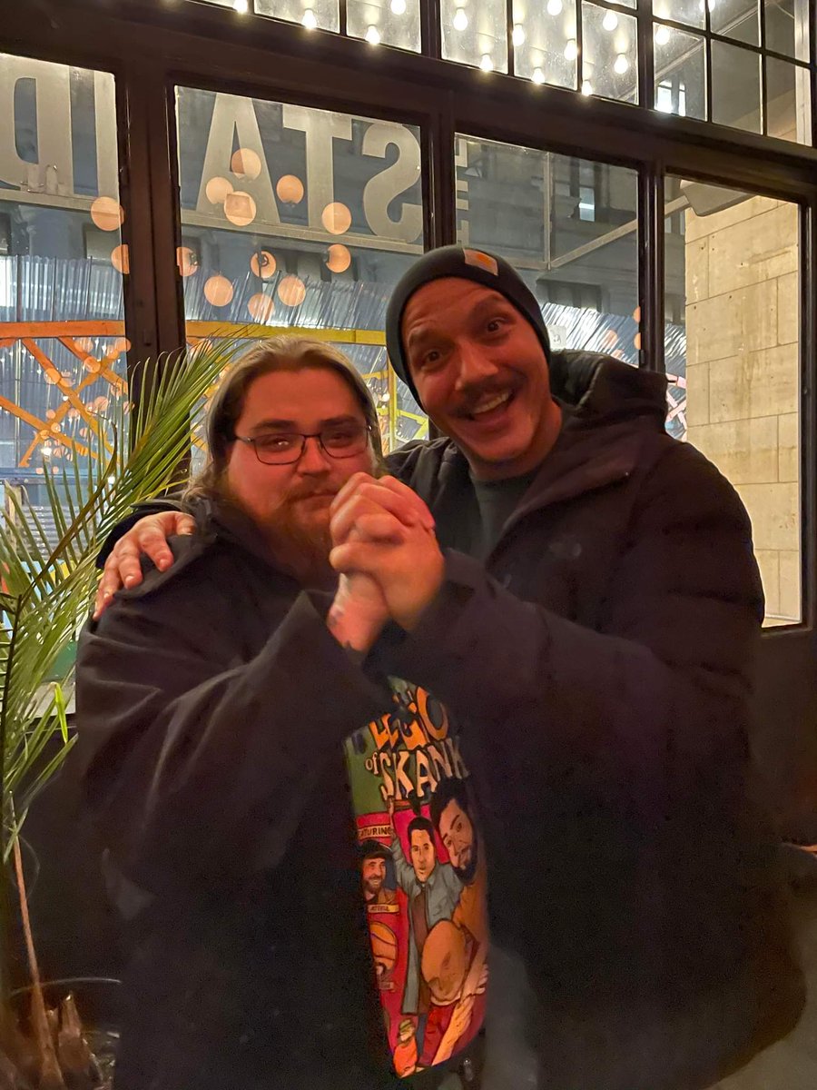 AndrewCulp8's tweet image. Got to meet some of my comedy favorites last night at the LOS show. Was an amazing show and the other fans were great to hang with!  @bigjayoakerson @luisjgomez @thelevfershow @ChristineMEvans