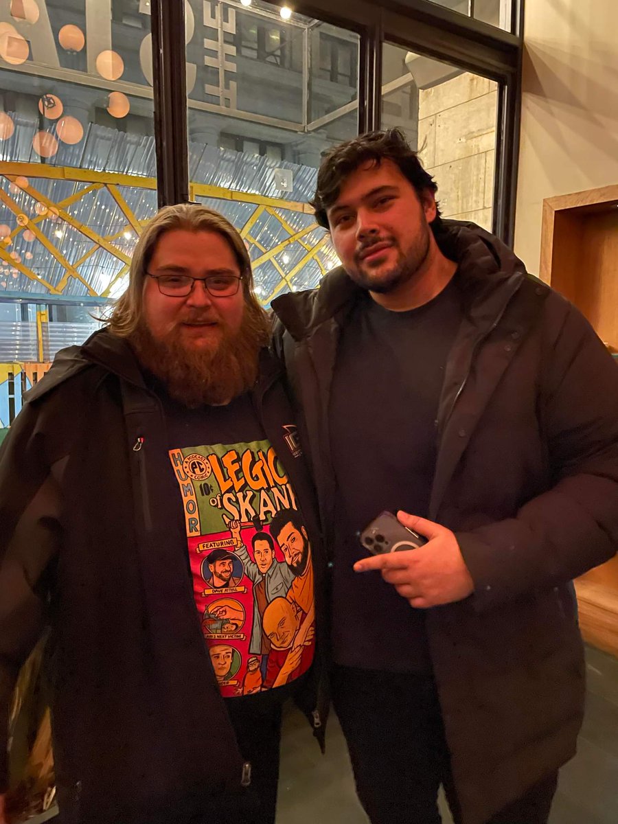AndrewCulp8's tweet image. Got to meet some of my comedy favorites last night at the LOS show. Was an amazing show and the other fans were great to hang with!  @bigjayoakerson @luisjgomez @thelevfershow @ChristineMEvans