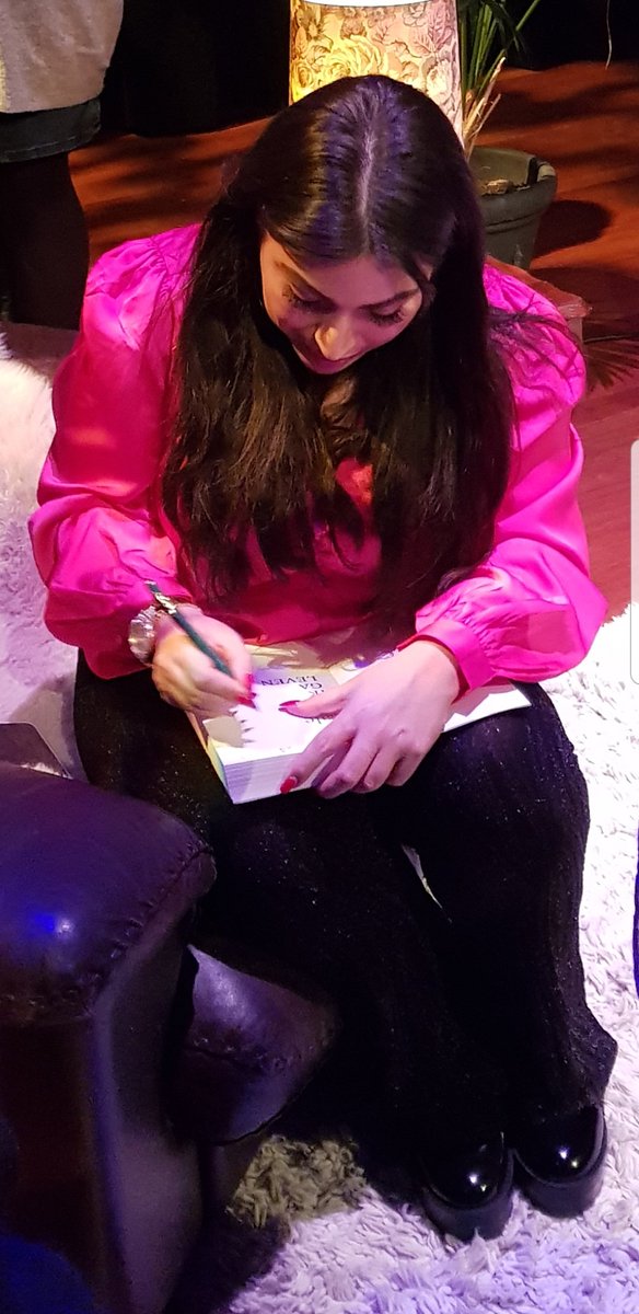 Vanavond ben ik voor het Eindhovens Dagblad (en ook een beetje voor mezelf ;-)) bij Books on Tour in het NatLab. Philip Huff en Lale Gül worden bevraagd door Diederik Samwel én het publiek. Het gaat over hun bestsellers, waaraan veel gedoe en ellende voorafging. En ze signeren!