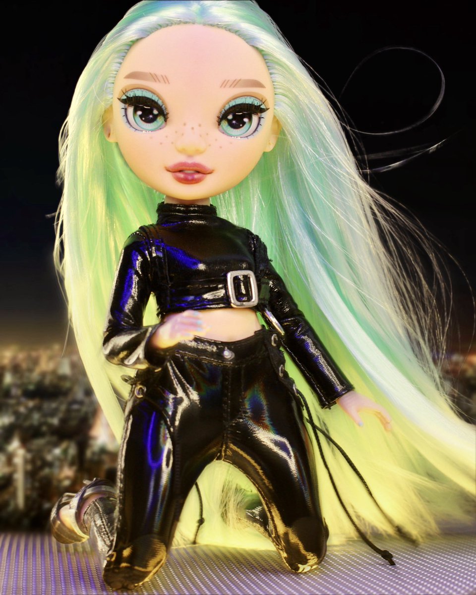 dylanturquoise's tweet photo. ☣️ toxic ☣️ My model Dylan Turquoise#RainbowHigh #RHvsSH #ShadowHigh https://t.co/H9XK9oupVD