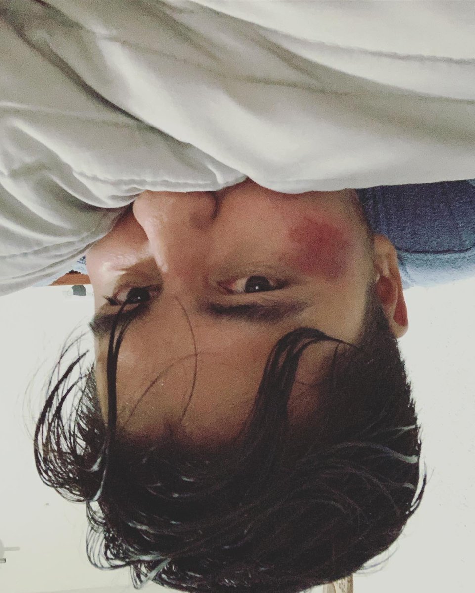 Dios aprieta pero no ahorca.
Pues a mi no me aprietes tanto Diosito porque me éxito 🥵😏
<a href="/diostuitero/">Dios</a>