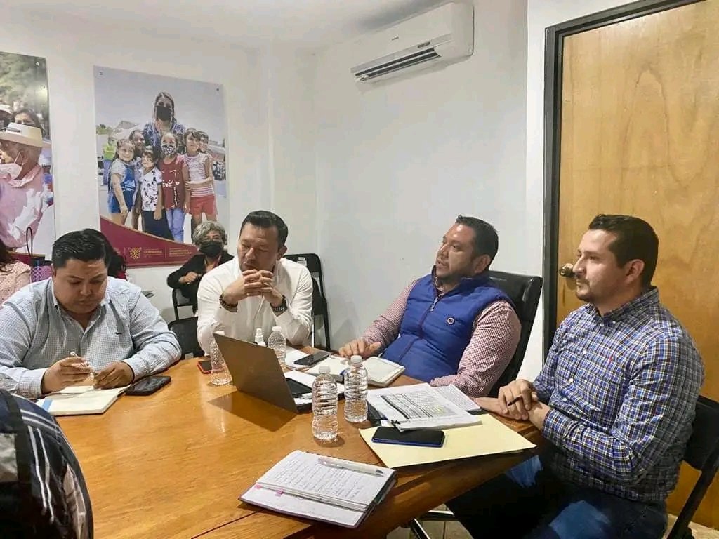 INGE_OPD's tweet photo. El día de hoy 24 de enero, el Director General del Instituto Guerrerense del Emprendedor #IngeGro, el Lic. Iván Geovanny Navarro Castorena y personal del Instituto, asisten a una reunión con el Subsecretario de Promoción y Vinculación Social, el L.C Héctor Suárez Basurto https://t.co/O6dpqpdEFQ