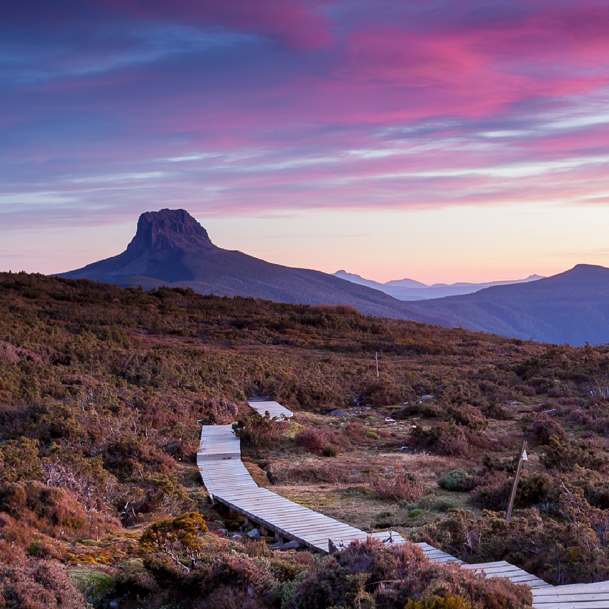 MaximusCampers's tweet photo. What a #stunningshot of #BarnBluff
in Cradle Mountain - Lake St Clair National Park.
@austtraveller
#tasmania #seeaustralia https://t.co/sUsZLVWbZc
