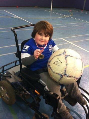 10 years ago today phil Neville first met <a href="/Teamnoahappeal/">Team Noah</a>  and they made a little friendship.