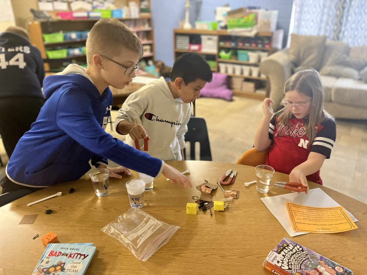 CindyBreazeale3's tweet photo. Exploring magnets today #yorkdukes https://t.co/bSUj8XLYWO