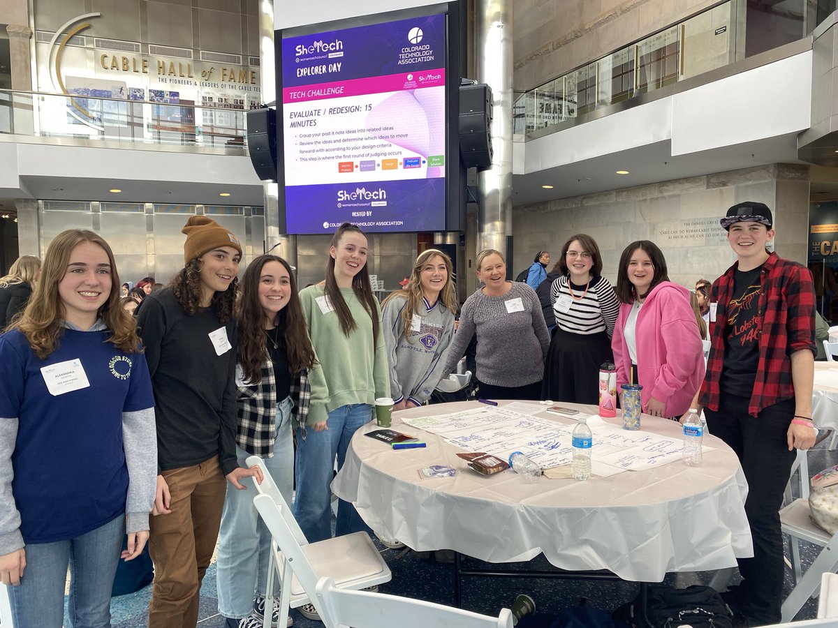 ErieEngineering's tweet image. 🚨 @SVVSD brag! 2️⃣ of the top 3️⃣ finalist of the tech challenge at #SHETECH included @ErieHighSchool and the winners, @SkylineFalcons. Congrats!! ‼️