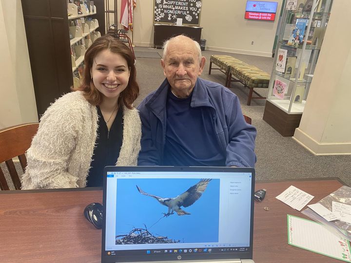 okrlslibraries's tweet photo. Our OKRLS staff are here to help you with all of your computer needs! https://t.co/iQYE1ZRVqE