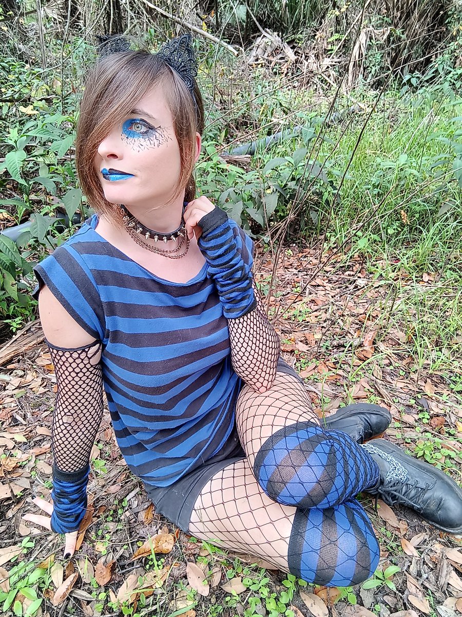 LokiElfGod_1's tweet photo. You think your pretty little lies would pull me back in, you think your sweet nothings would blind me, you think I'm still the same girl, but now I can see clearly #emo #emogirl #emostyle #emohair  #emofashion #scene #scenegirl #alternativegirl #alternativefashion #altstyle https://t.co/dpNFhJoz1V