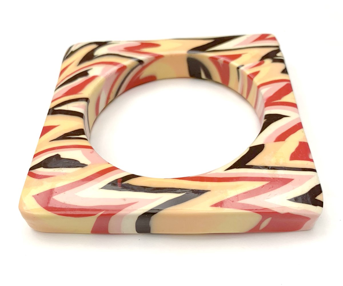 serendipitytrea's tweet image. vintage Square Bangle zig zag orange red Pink White black marble latex plastic Modern bracelet #LuciteBangle #SquareBracelet 
$28.00
➤ etsy.com/listing/112147…