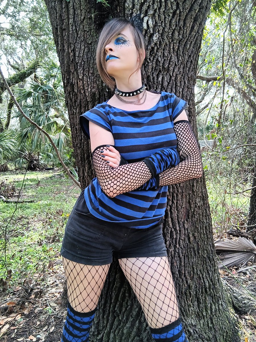 LokiElfGod_1's tweet photo. You think your pretty little lies would pull me back in, you think your sweet nothings would blind me, you think I'm still the same girl, but now I can see clearly #emo #emogirl #emostyle #emohair  #emofashion #scene #scenegirl #alternativegirl #alternativefashion #altstyle https://t.co/dpNFhJoz1V