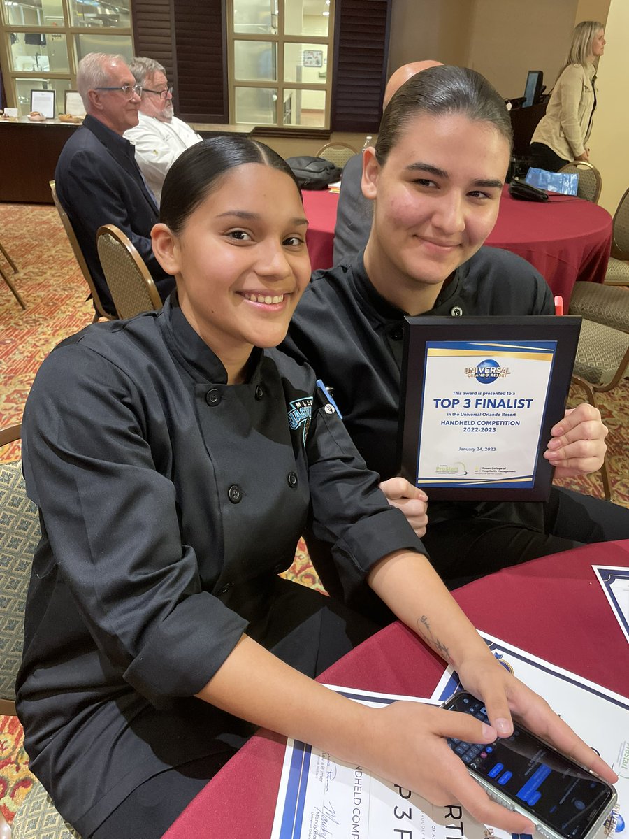MLECJaguars's tweet photo. Roaring with a WIN!! @mlecchefs advance to the TOP 3 in @universalorlando’s Handheld Competition. #cooklikeaboss #elotewin #foodisuniversal https://t.co/x3WJjDWcT1