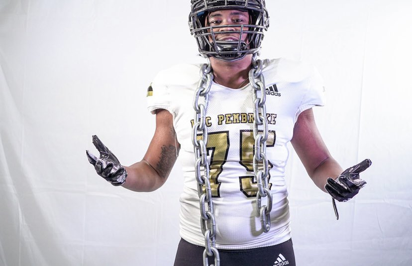 Parkermiles75's tweet photo. Fully committed to @UNCP_Football GO BRAVES!!!!Thank you for the opportunity @CoachBFri29 and all my coaches at @RiversideFootb2 @_CoachGreene_ really glad I’m able to take one this next chapter especially for my dad I know he’s happy I’m keeping my promise. https://t.co/yOAbVoB6XU