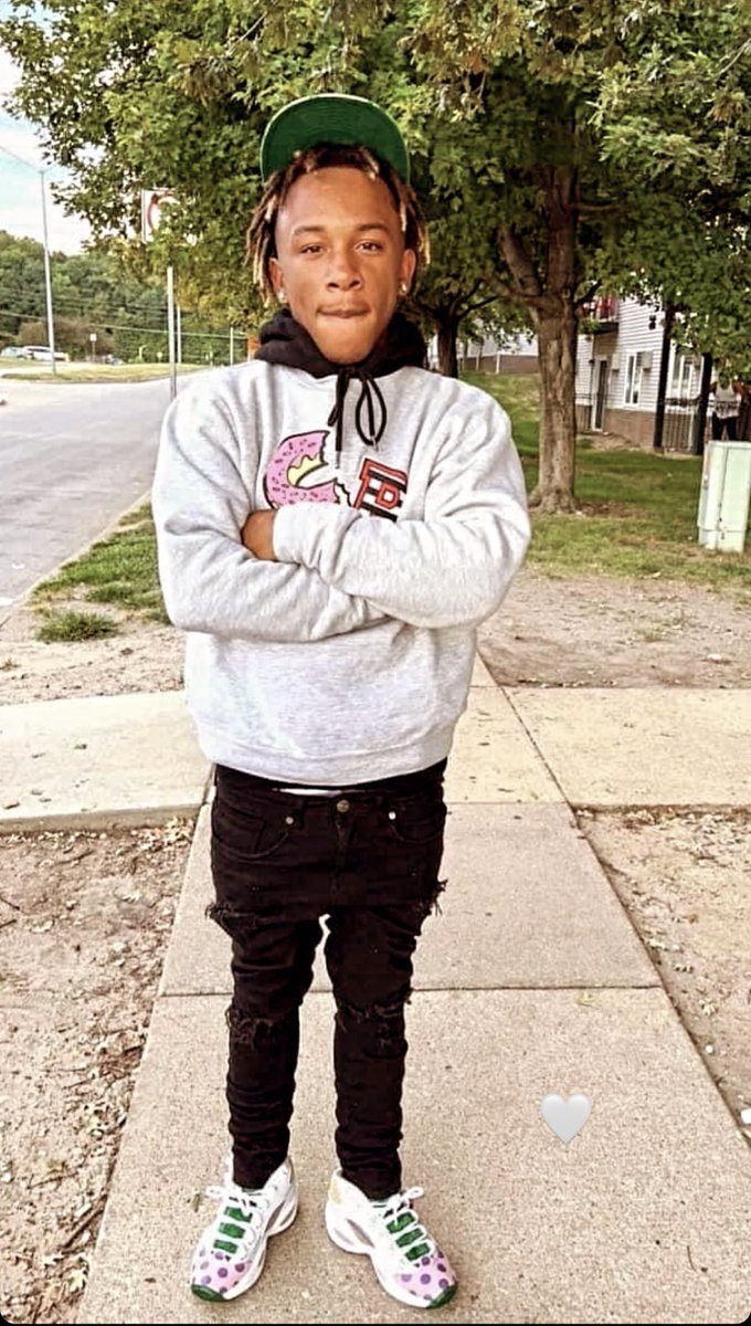 DesMoinesBLM's tweet photo. TW: mention of death and gun violence 

Holding Gionni Dameron and his family in our hearts. He was murdered in the Des Moines shooting yesterday and had just turned 18. 🖤 

Donate to his funeral costs: https://t.co/UwarGVmSMN https://t.co/J7HnzQkB71