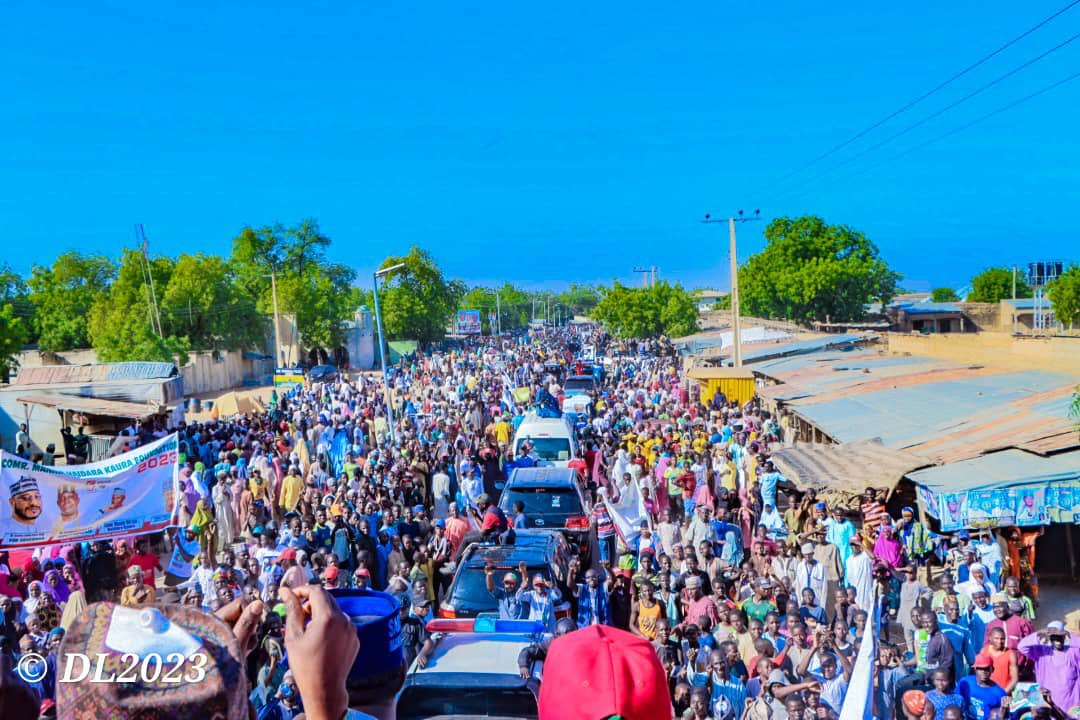 daudalawal_'s tweet photo. The electrifying crowd that received us today in Shinkafi Local Government was breathtaking. Our RESCUE message has certainly been heard loud and clear, I'm optimistic our party, the Peoples Democratic Party (PDP) will emerge victorious at the coming polls. https://t.co/wodSUs84KB