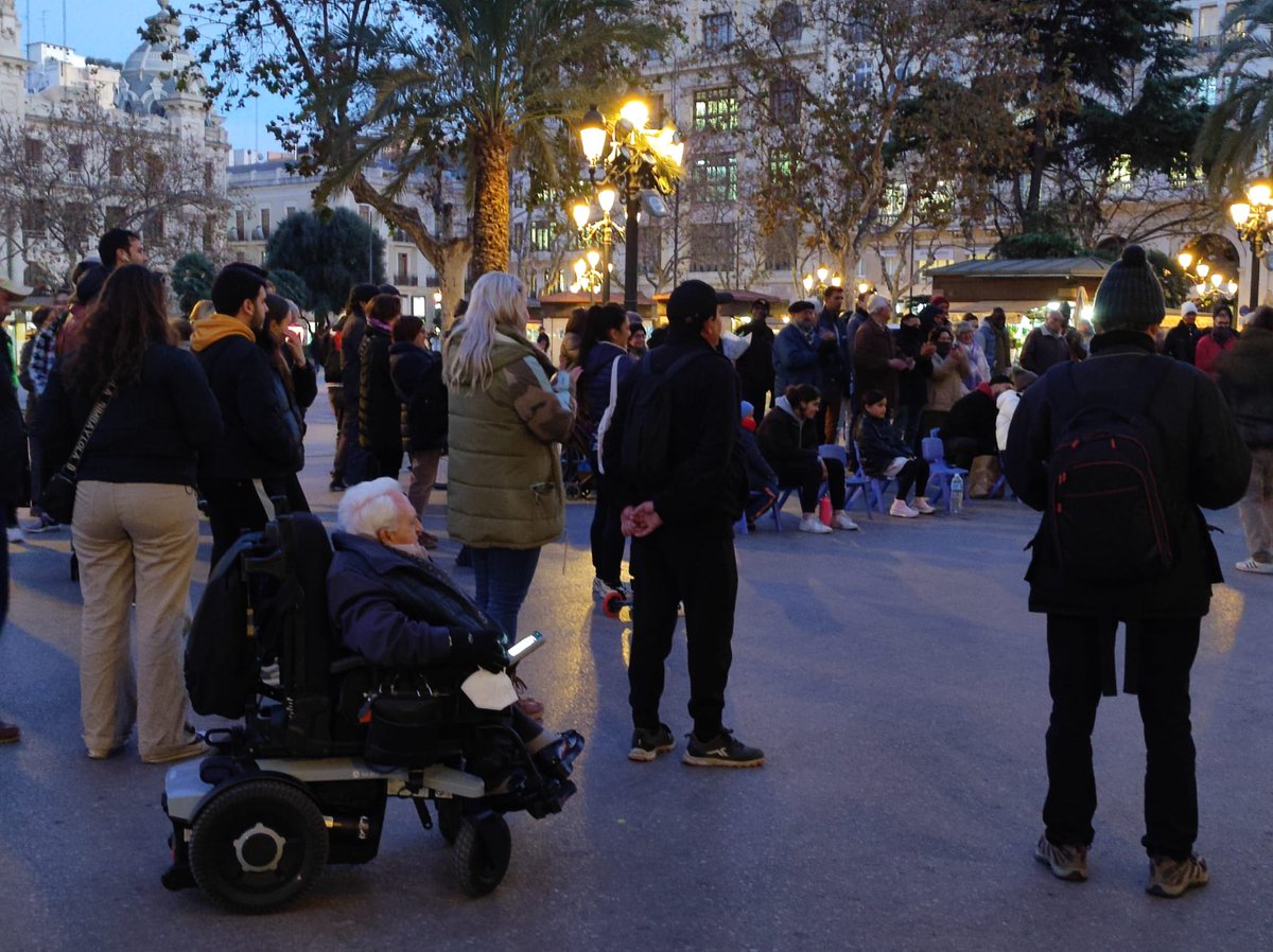 La Federación Unión Africana España agradece a los 180 a 200 personas que acudieron a la concentración de este 24 de enero 2023 en la Plaza del Ayuntamiento de Valencia.

#Reaperturainvestigacion
#excarcelacionsupervivientes
#masacreenmelillanoenminombre
#noalracismoinstitucional