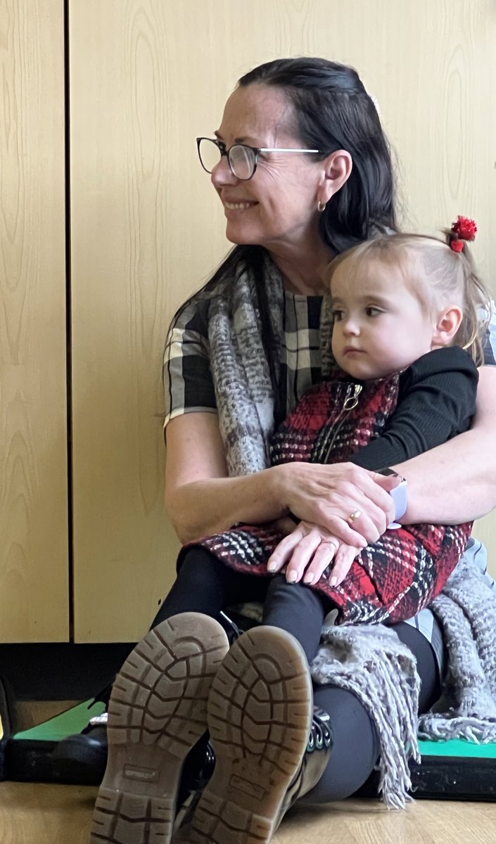 Enjoying special times with our nursery families and Tiny Tweeties. Thank you for joining in with another the fantastic music and movement session 🌈💃🎸