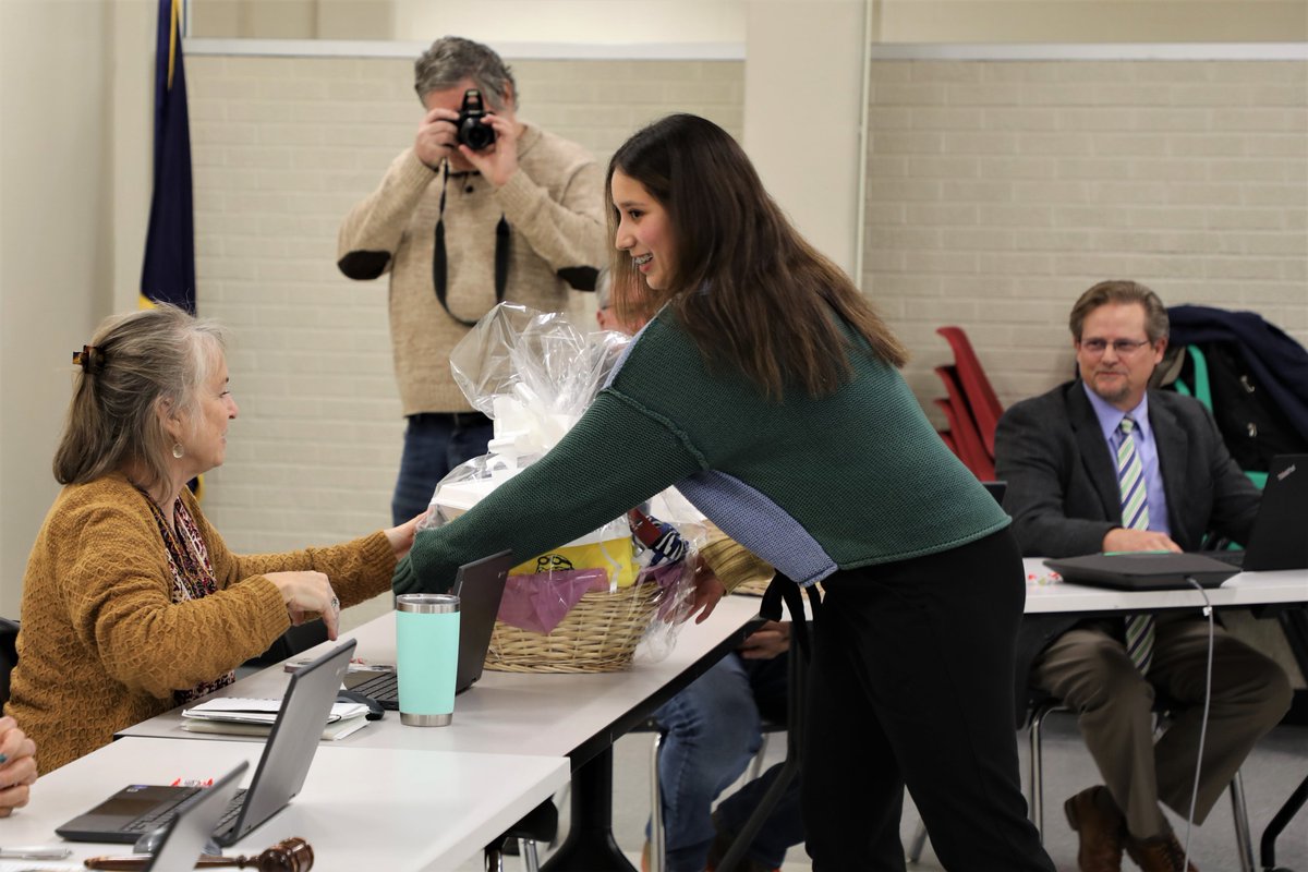 USD480's tweet photo. Last night, 3 LHS seniors helped us show our appreciation for our school board members. Today is the #InternationalDayofEducation and January is #SchoolBoardAppreciationMonth and we would like to take this opportunity to again express our appreciation for our Board of Education! https://t.co/TAIgpVXXen