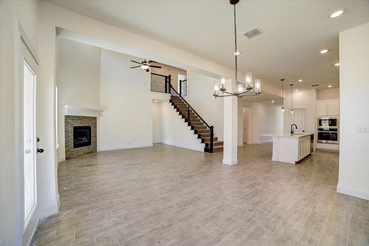 DavidWeekley's tweet photo. Experience the freedom to live your best life in The Costner in Sunday Creek at Kinder Ranch at https://t.co/TFCt9WS7bk.

#sanantonio #davidweekley #newhome #newbuild #sanantoniohomes #sanantoniobuilder #sanantoniohomesforsale #satx #newhomeowner #hillcountryhomes #hillcountry https://t.co/DlcdzYjimk