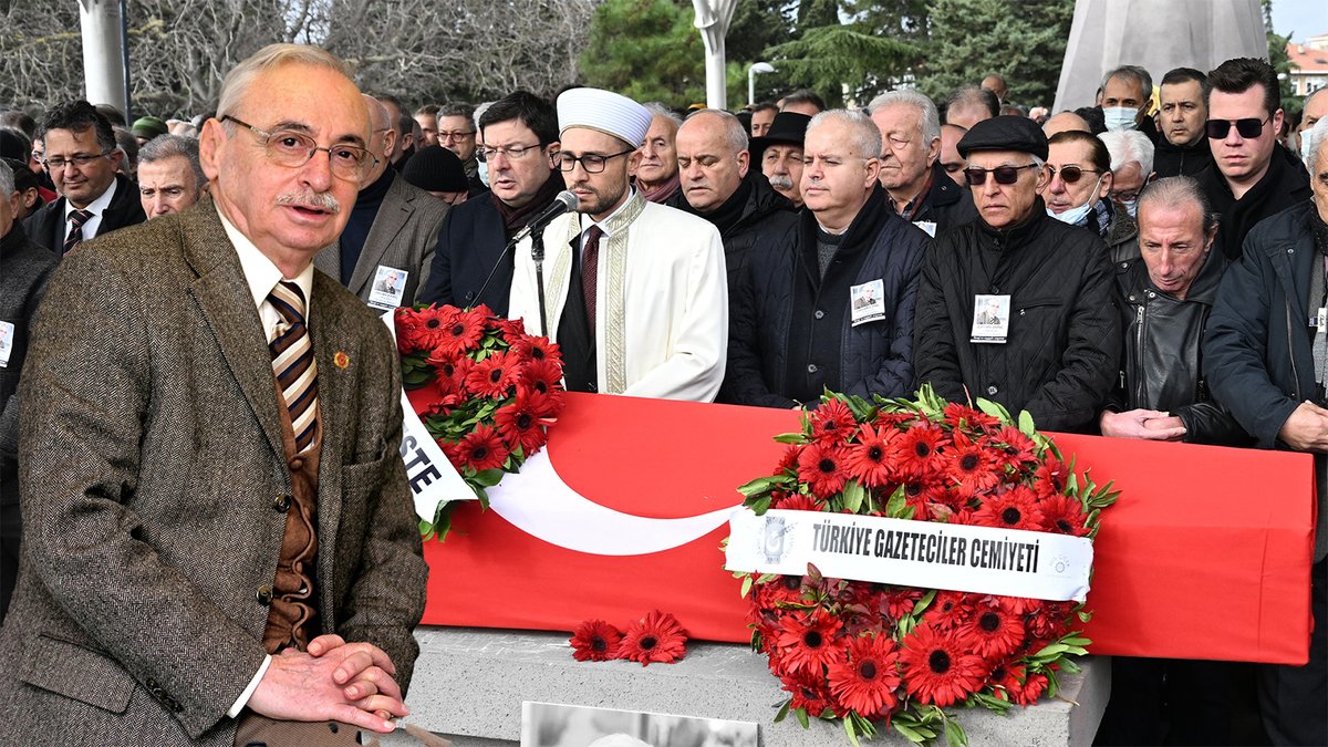 candanyildiz's tweet photo. 🗣️#OrhanErinç'i 'dava' arkadaşları anlattı: Ailesi Cumhuriyet yönetiminin cenazeye gelmesini istemedi
🔗https://t.co/a6x8JgyoIU
🔗https://t.co/6bydRew7g5 https://t.co/l0ByFw2djf