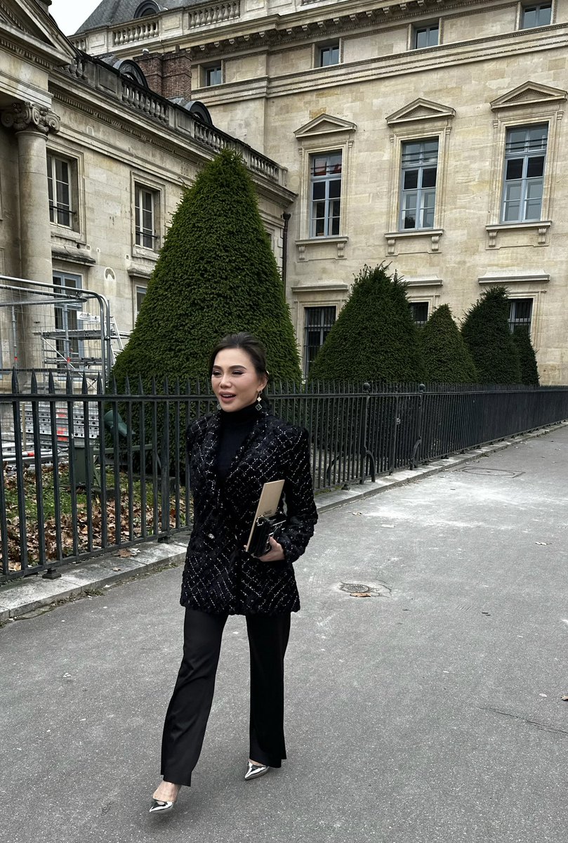 bangpineda's tweet photo. Dra Vicky Belo is #styledwithabang at the Chanel Couture Show today ✨@VickiBelo https://t.co/lamIhPIkWX