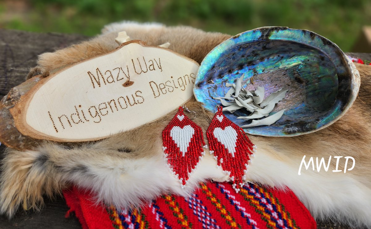 MazyIndigenous's tweet photo. Oooo Today is #KissDay. https://t.co/ThoHUio2Mq