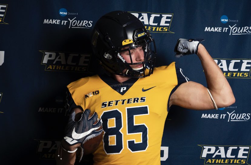 derekvarleyy's tweet photo. Had a great time up in Pleasantville NY last weekend! Thank you @PaceUFootball1 for having me! @Ground_2_Pads @CoachCGD @Coach_Duff1 https://t.co/dC7XAqmXvG