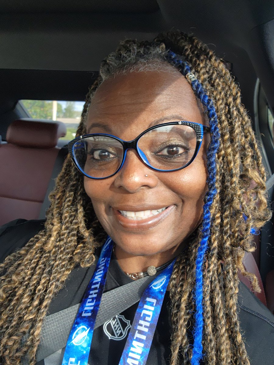 New glasses, who dis???😄🤣
Excited to see 👀 you guys all this week! Ready to celebrate🥂 our Captain #91 and get this W! 
#GoBolts  #BeTheThunder
#SingLoudAndProud🎤
LET'S GO LIGHTNING! 👏🏿👏🏿👏🏿👏🏿👏🏿