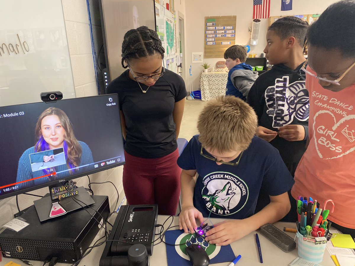 MrsJBarney's tweet photo. ✅ Module 1 - make a hacked dash cam!! Thanks for the awesome tutorial @K12FutureE #NASAtechrise #yotes #FCMS https://t.co/hGPVR2fiPU