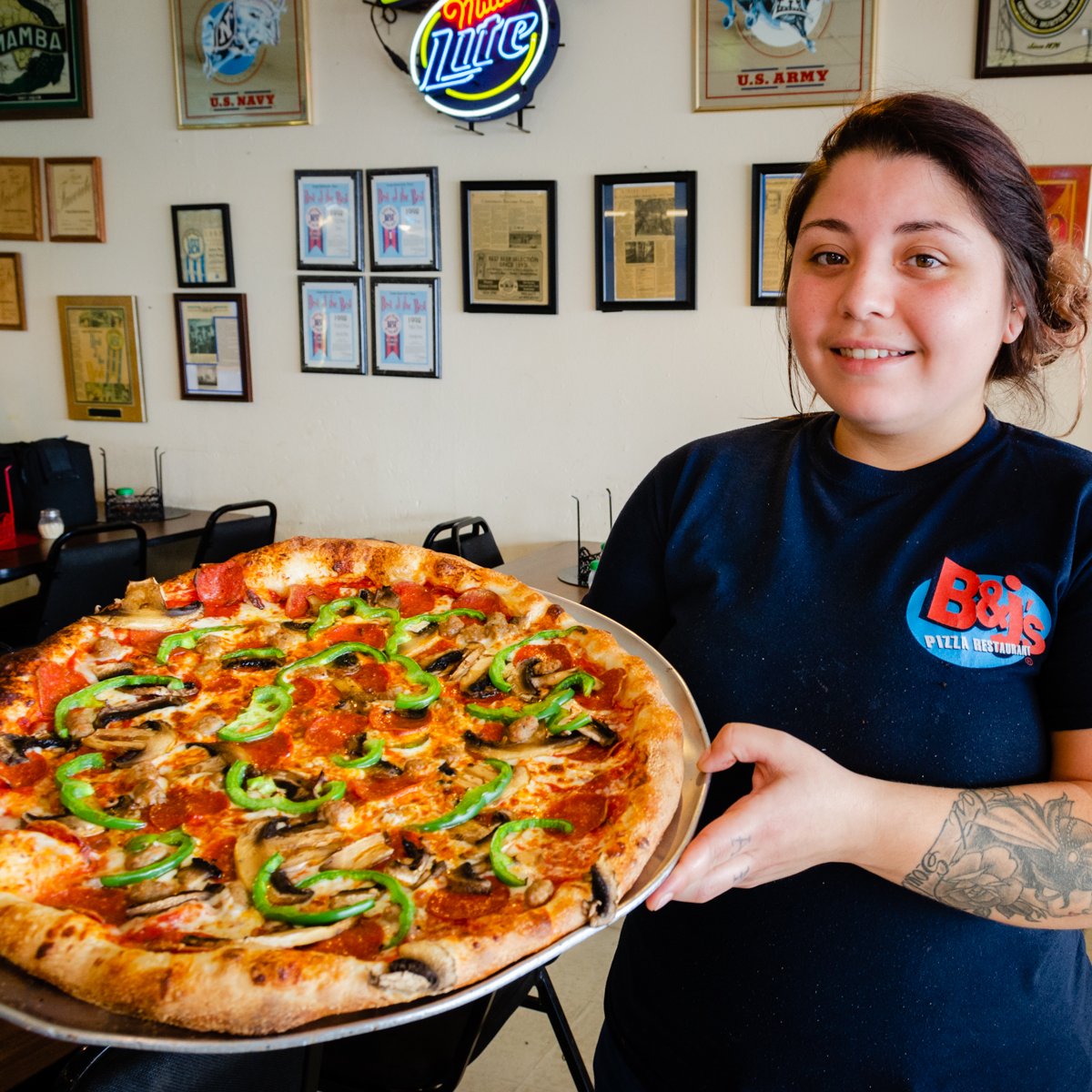 OrigBJsPizza's tweet photo. Get ready for a taste of Texas with our classic, hand-tossed pizzas made with locally-sourced ingredients. https://t.co/DgiawiwTHN