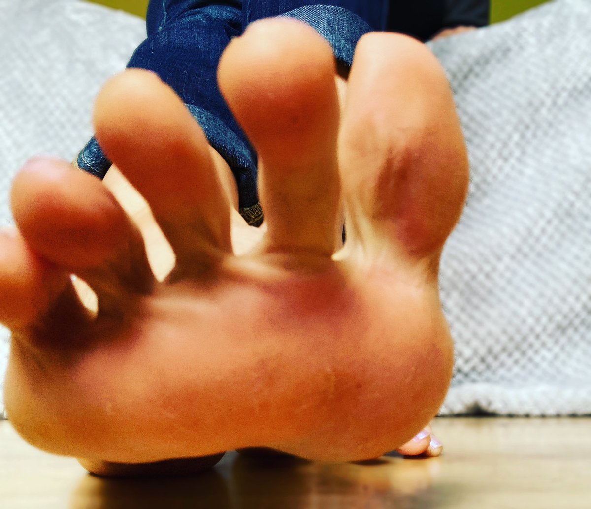 goddessgone's tweet photo. Suck em! #longtoes #milftoes #sexytoes #prettytoes #toefetish #toes #suckmytoes #flexibletoes #slendertoes #soles #softsoles #solesfetish #lickmysoles #slenderfeet #sexyfeet #instafeet #instafeetlover #barefeetfetish #cutefeet #feetfetishworld #feetgram #feetloverseverywhere https://t.co/ZPt1SYk4HN