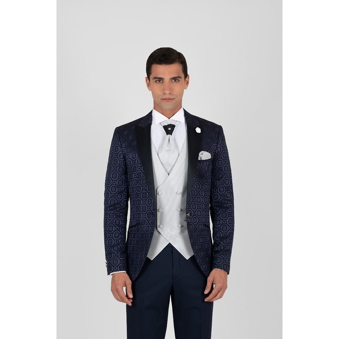 DNovios1's tweet image. Y ya, si eres de los rompedores, te lo traemos con una americana brocada en dibujos geométricos.
#araxgazzo #bodas2023 #bodasespaña #bodasvalladolid #bride #chalecos #chaque #esmoquin #trajesdeboda #trajesdeboda #trajesdehombre #trajesdeinvitado #trajeparaboda #trajedenovio