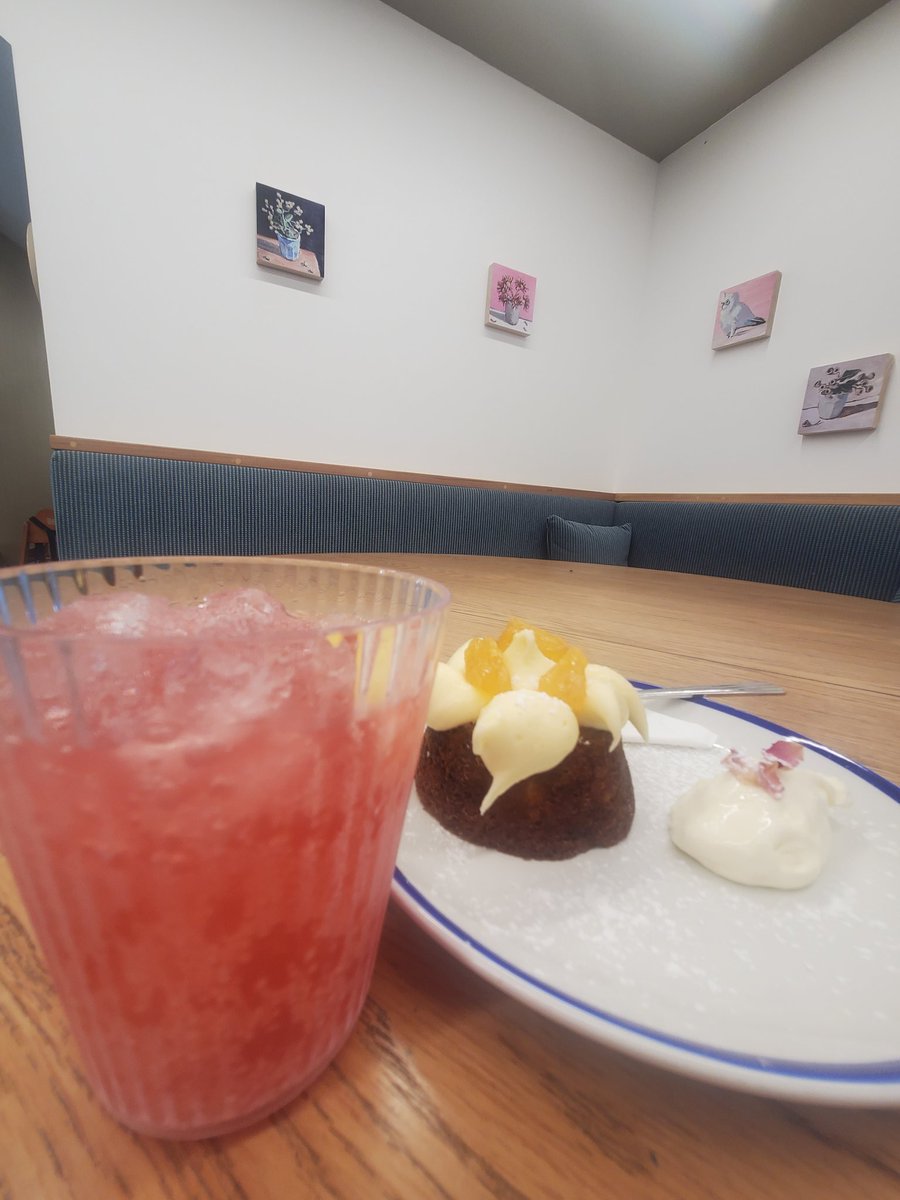 ZirilStarrz's tweet image. Well... these guys dont make smoothies... so i had to go with the next closest thing ☺