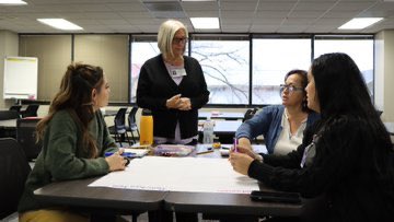 ECISD_Bil_ESL's tweet photo. 2nd Session of the "Making Cross-Linguistic Connections in the Dual Language Classrooms" PD with the expert @DrSMercuri ππβ€οΈππ #MetalinguisticAnalysis #MakingLanguageVisible #LevelingUp #BiggerBolderBetter #1stGrade #Bilingual #DualLanguageRocks https://t.co/0IQG705tBj