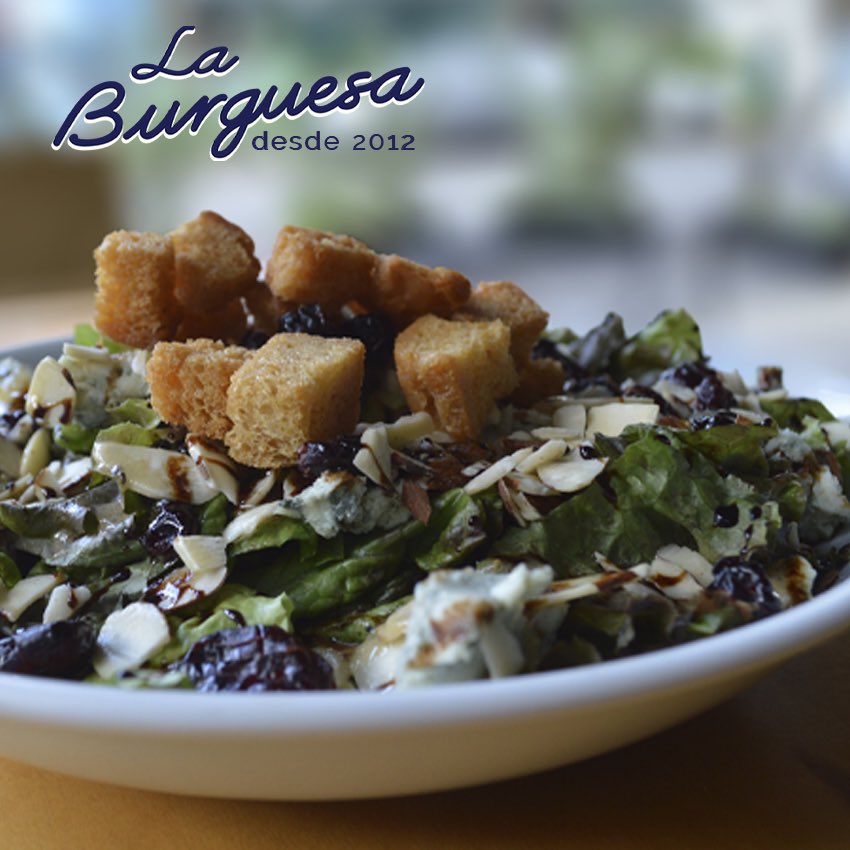 Para un día fresco una ensalada Azul es la opción 

#LaBurguesa #ensalada #salad #foodporn #consumelocal #cdmx