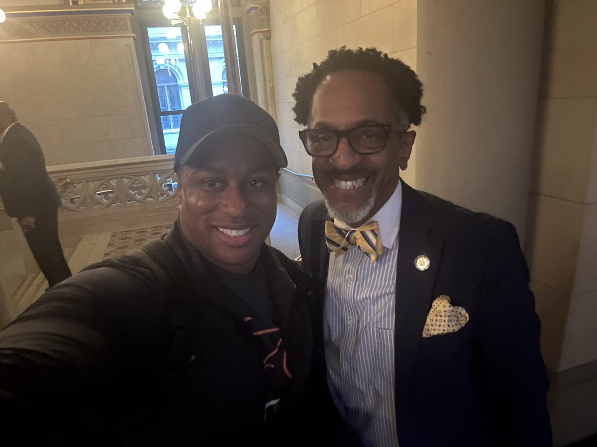 SwiftySanders's tweet photo. Met @assemblymanalt1 today asking for his support for #CentralHarlemBikeway and a solution to the #One45 truck stop madness. We could always use more support for #bikelanes and #housing thats safe for #Harlem. He was the nicest person you could ever meet. Def impressed. 🥳😁👍🏾 https://t.co/KFiotRpQpf
