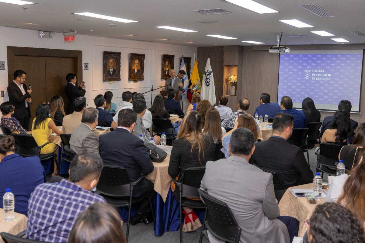 lacamaragye's tweet photo. ☕⛅Hoy compartimos con nuestros socios e invitados en el #CoffeeNetworking. Nuestro director ejecutivo @JCDGM animó a los participantes a aprovechar este espacio que tiene como fin crear oportunidades de negocios mutuas y red de contactos. https://t.co/nQpzdm2owM