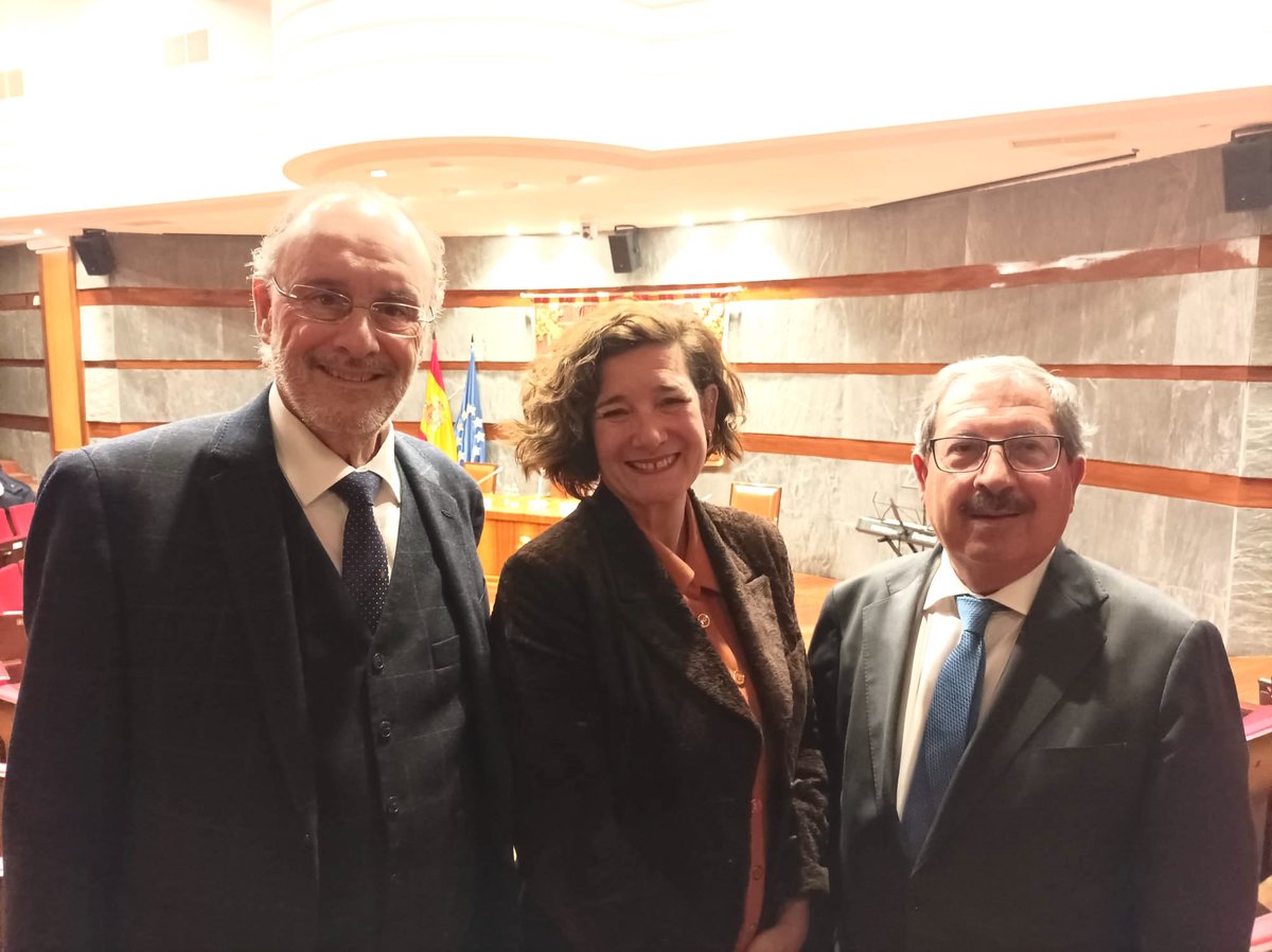 👥🫂Cierre de la semana de la #mediación con un acto organizado por el <a href="/PoderJudicialEs/">Poder Judicial</a> al que ha sido invitada la directora del máster y presidenta de la <a href="/CUEMYC2018/">Conferencia CUEMYC</a>, <a href="/LGVILLALUENGA/">LETICIA GARCÍA VILLALUENGA</a>, junto al presidente del <a href="/PoderJudicialEs/">Poder Judicial</a>, Rafael Mozo, y al vocal del Consejo, Álvaro Cuesta 🏛️