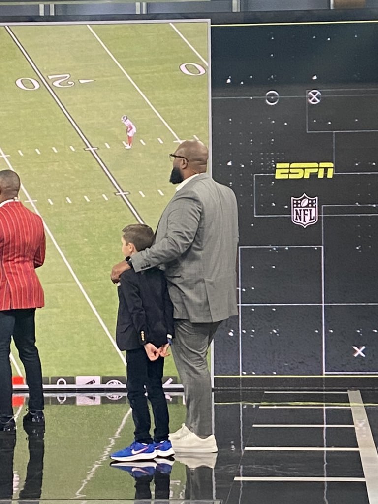 beapanitzESPN's tweet image. “Did we just become best friends?” 

@mspears96