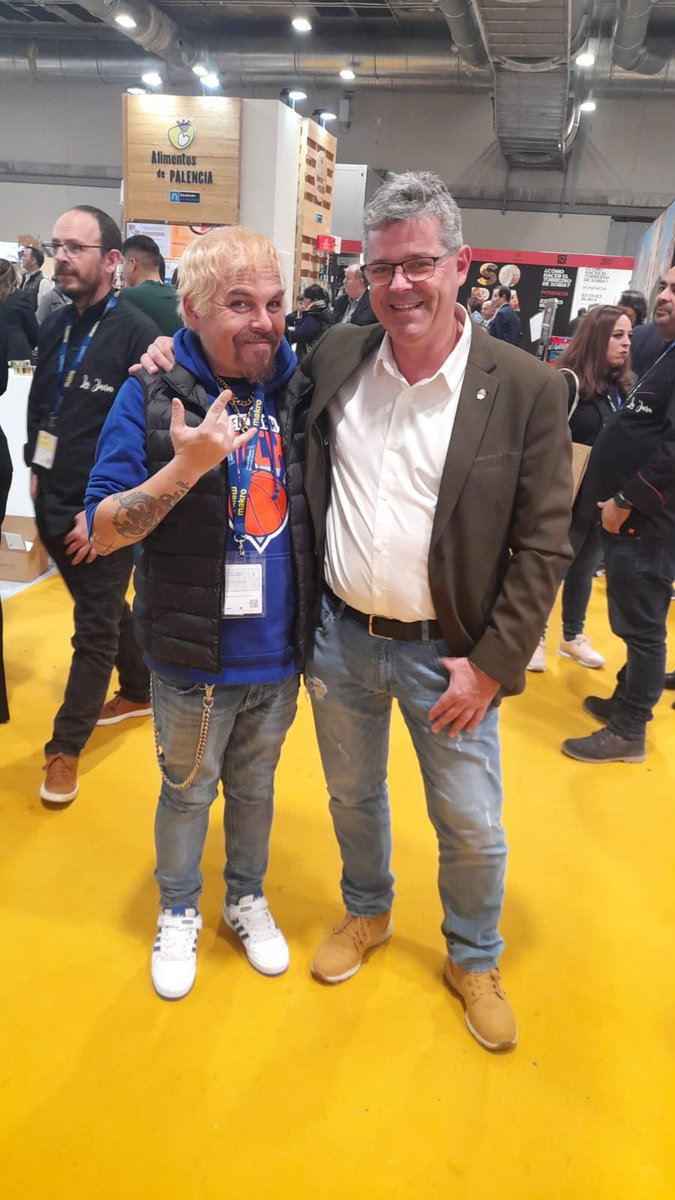 Y además, hemos disfrutado con unos cuantos amigos. <a href="/RequejoPaco/">Francisco José Requejo</a> @LorenzoRguezCs <a href="/FVchef/">Fran Vicente🌐</a>