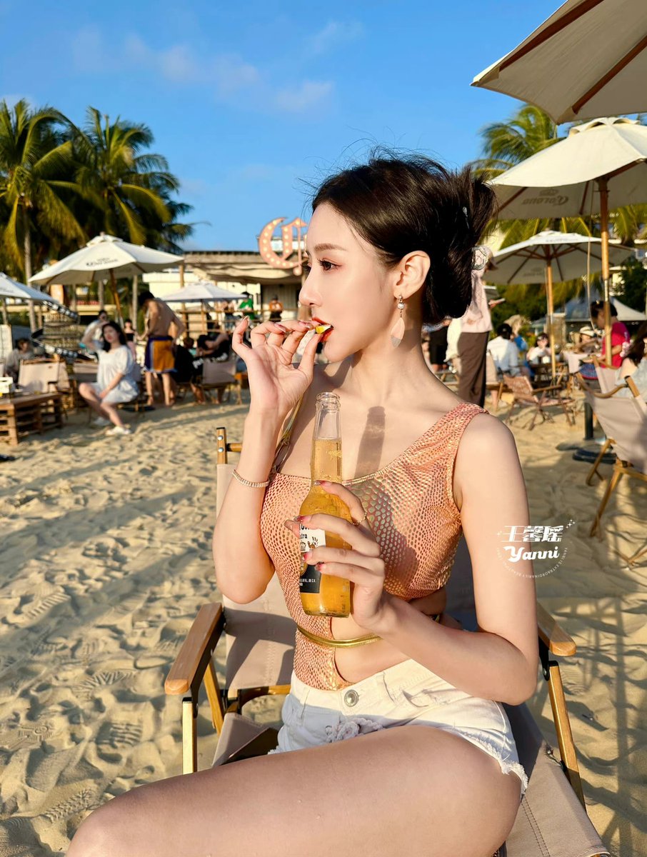 有人看海 有人被爱 有人喝酒喝到现在 https://t.co/pv7CBeGux0