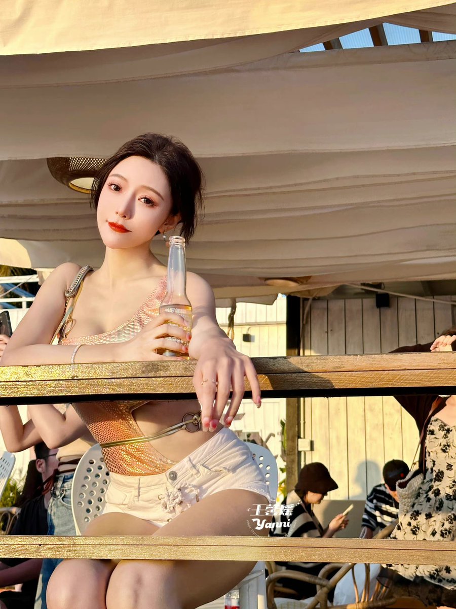 有人看海 有人被爱 有人喝酒喝到现在 https://t.co/pv7CBeGux0