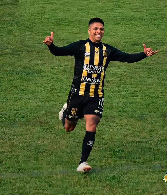 VSportsTM's tweet photo. Braian Guille está a un paso de convertirse en nuevo jugador de Atlético Tucumán 🟦⬜️🟦. Préstamo por un año desde Olimpo, con cargo y opción de compra. Se espera el cierre definitivo para mañana. Vía @MDePasesArg.

#MercadoDePases ⚽️ https://t.co/awfW4KhJwN