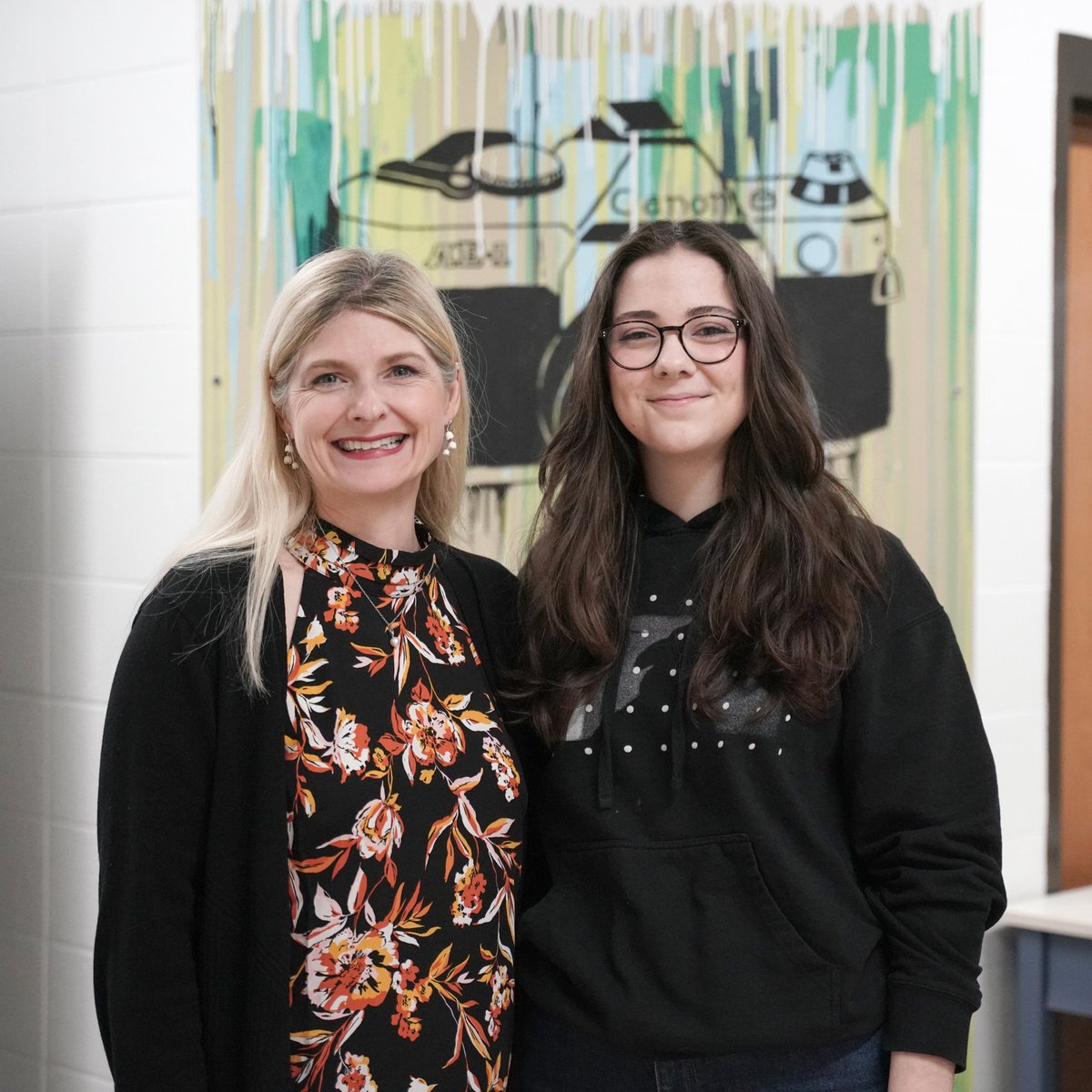 CHSD155's tweet image. CLS art teacher Michelle Kidd was named January Teacher of the Month by Home State Bank &amp;amp; Star 105.5! 
“She's a dedicated and understanding teacher who truly values education and will do anything to help her students," said Natalie, who nominated Kidd for the award. #d155inspire